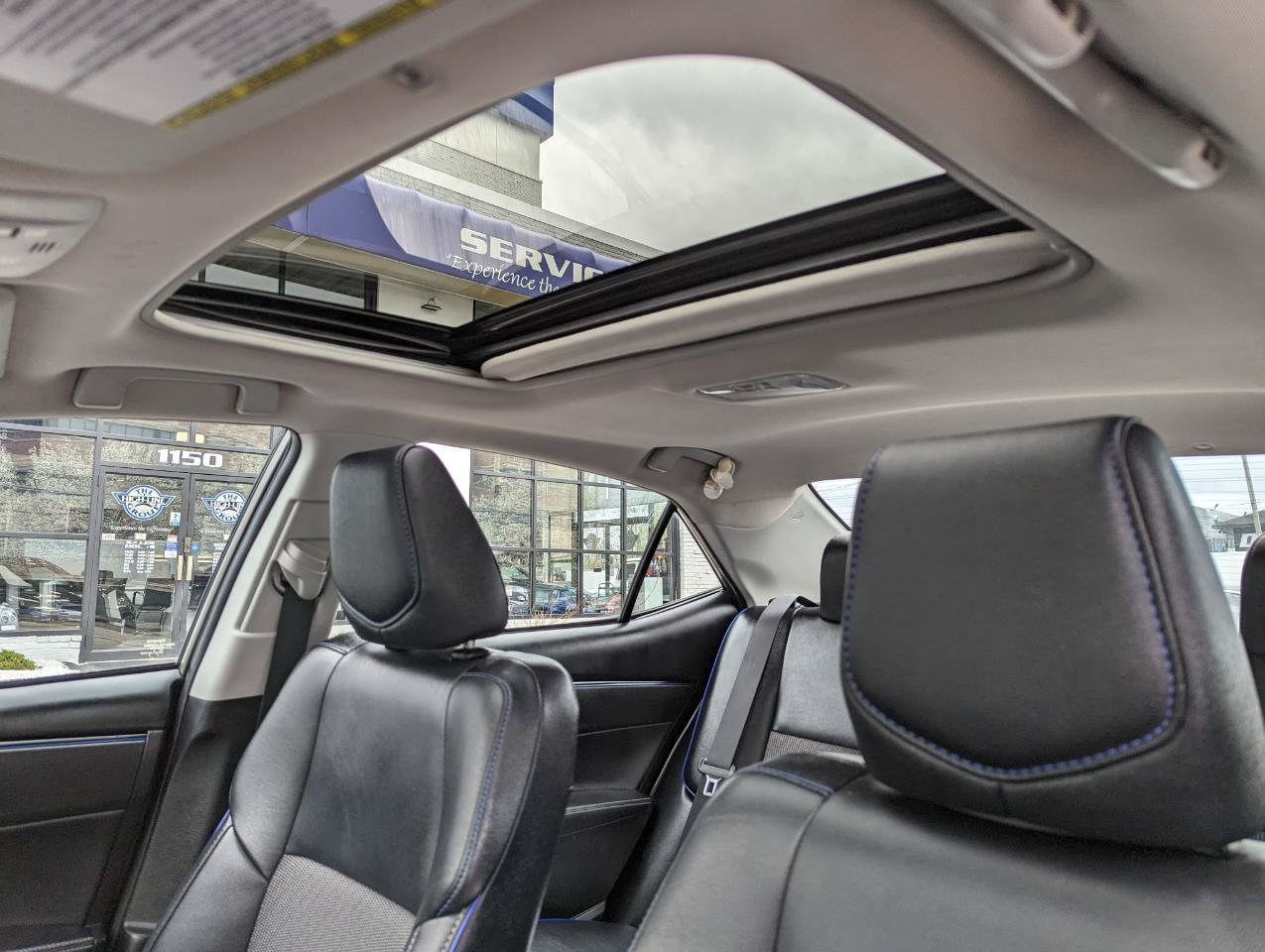 Used 2017 Toyota Corolla SE w/ SE Premium Package FWD image 30