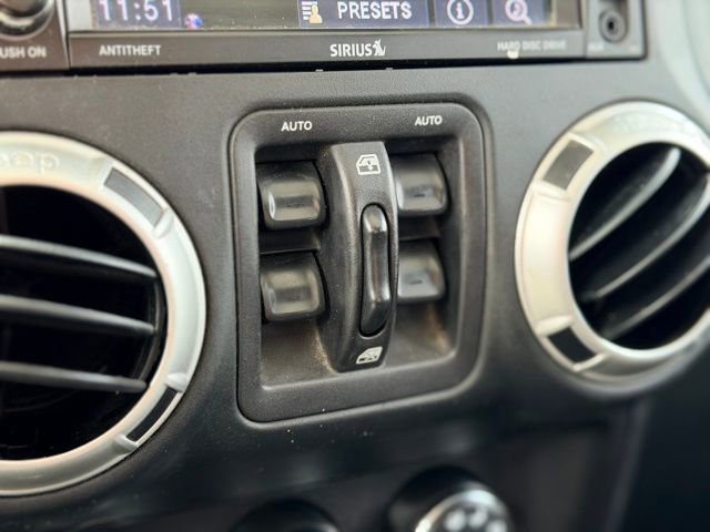 Used 2018 Jeep Wrangler Unlimited Sahara w/ Connectivity Group image 11