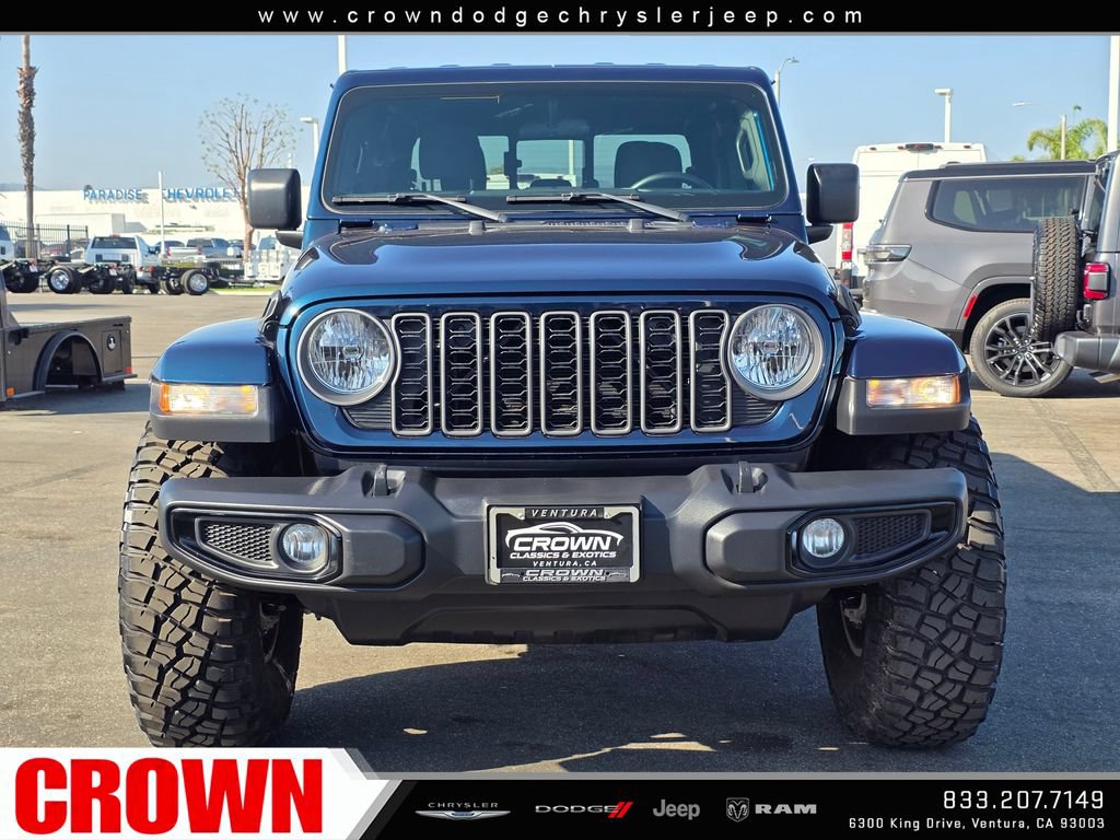 Used 2025 Jeep Gladiator Sport AWD/4WD image 2