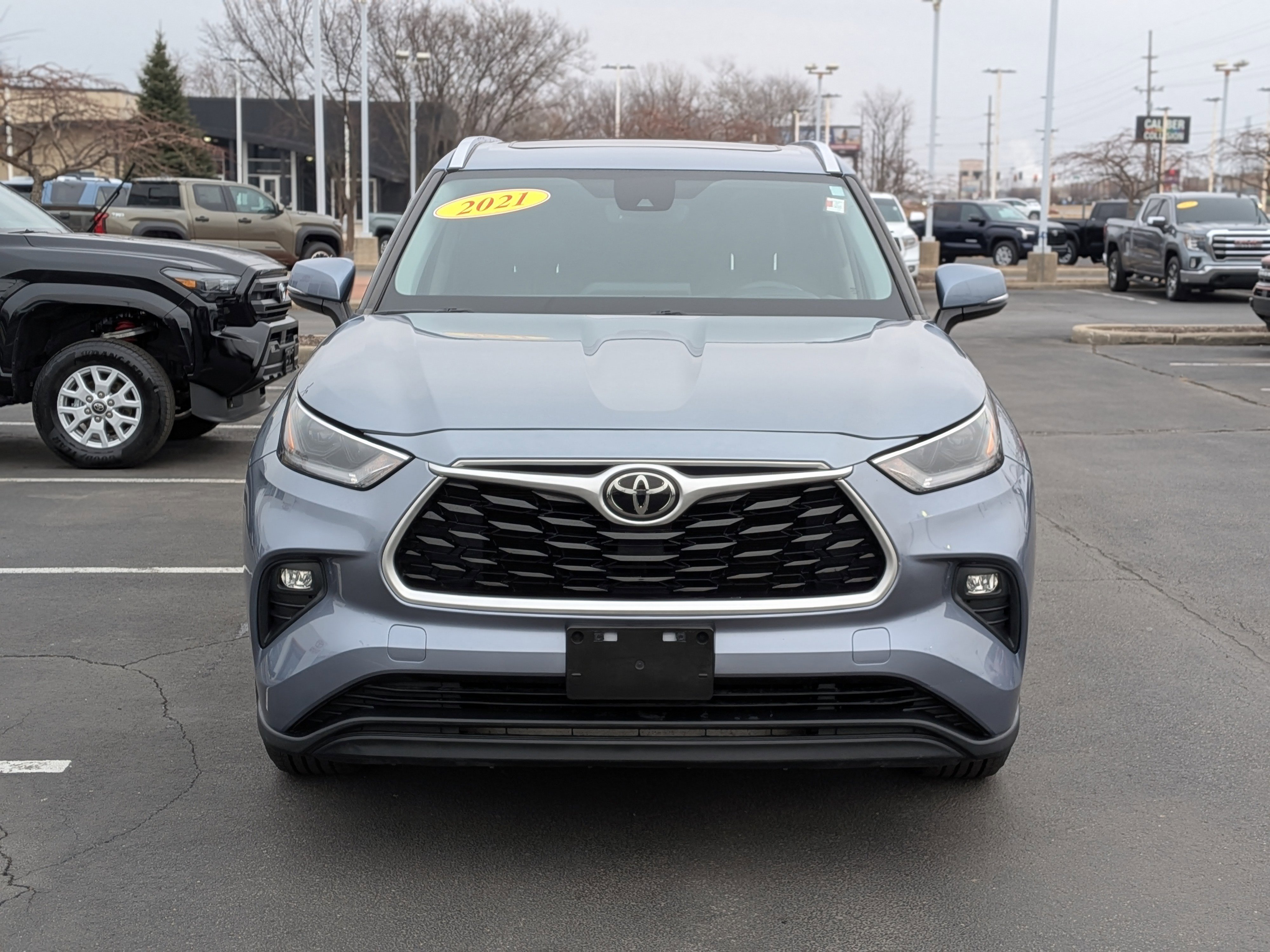 Used 2021 Toyota Highlander XLE image 2