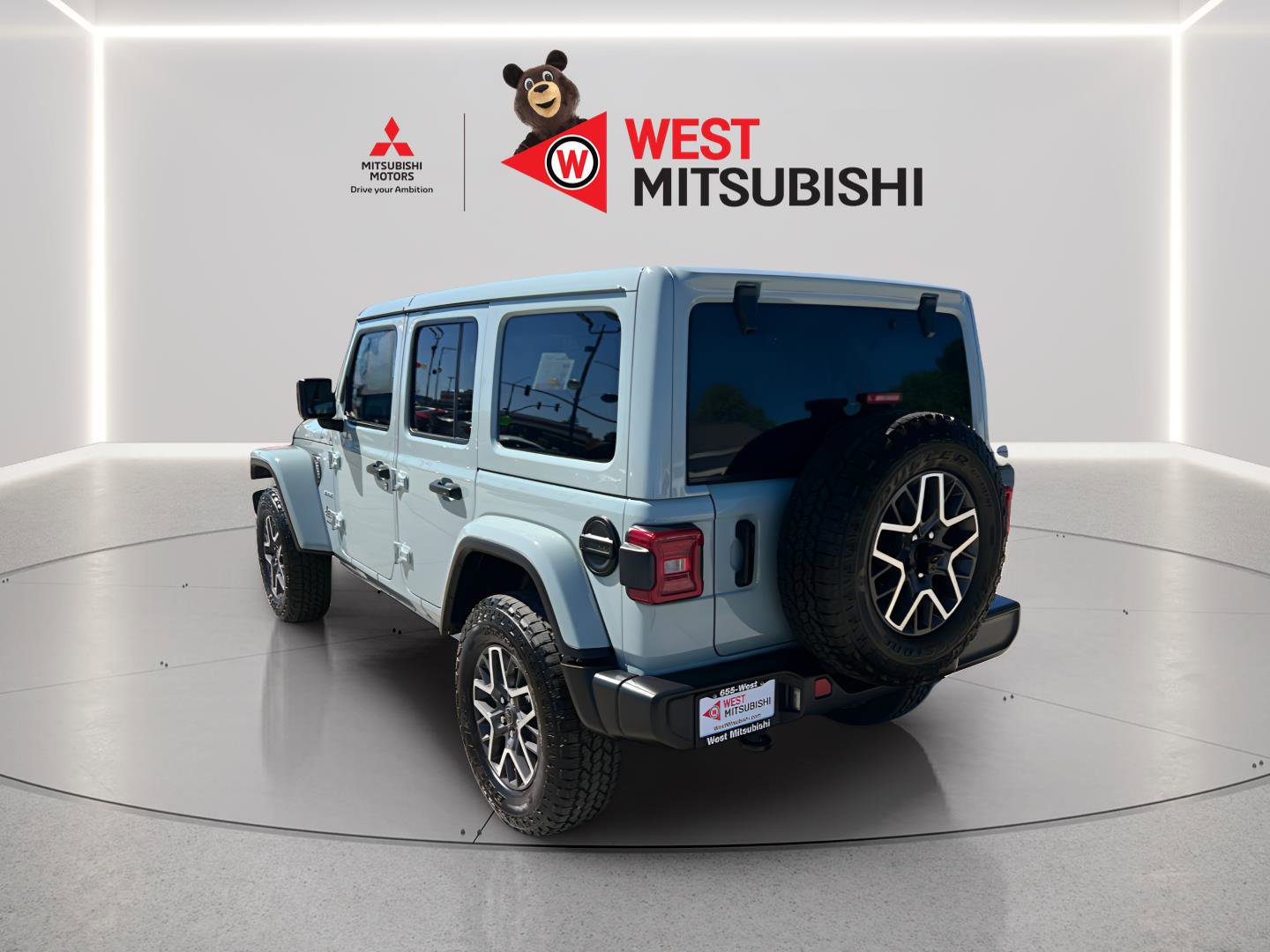 Used 2024 Jeep Wrangler Sahara image 4