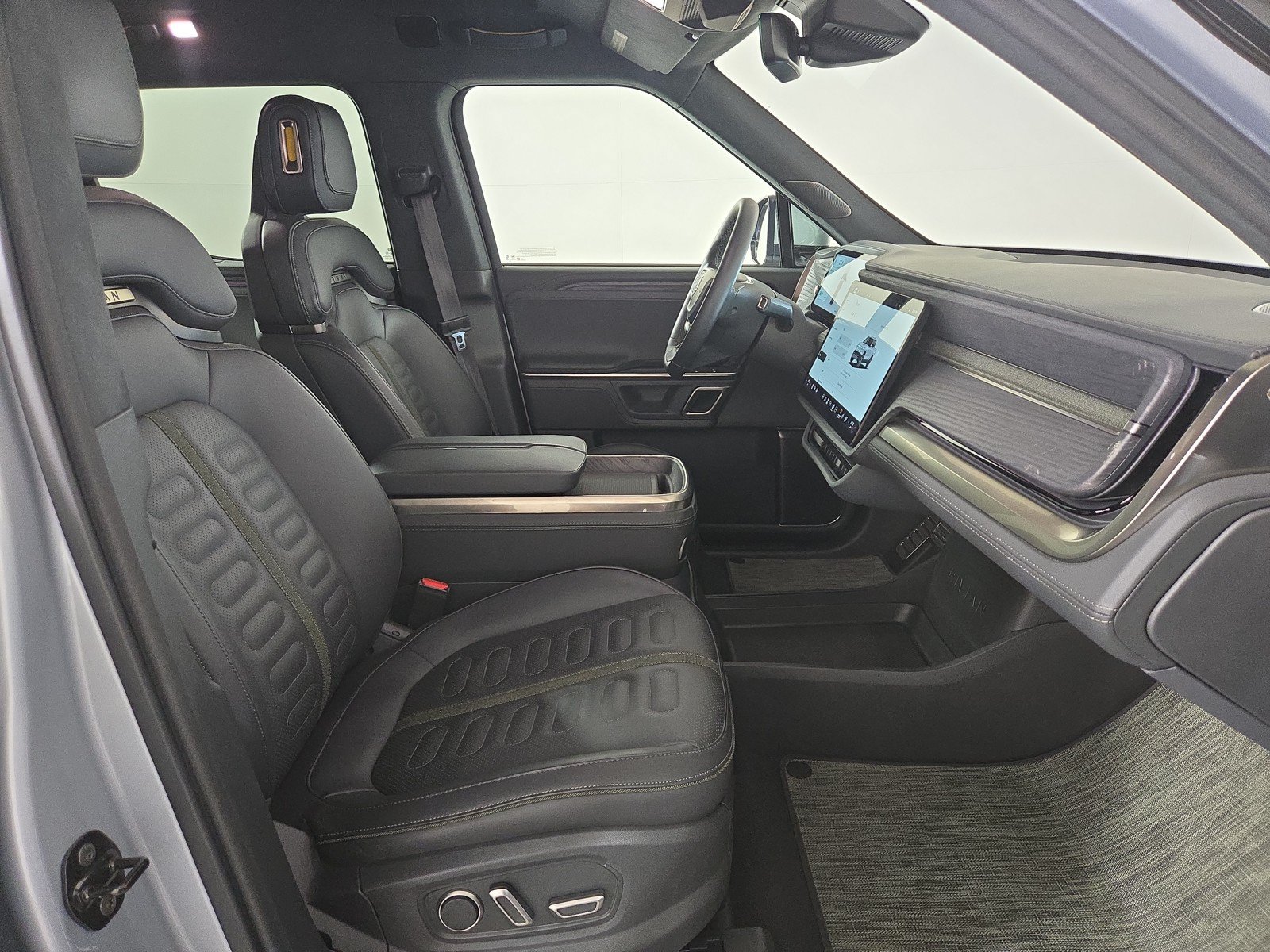 Used 2024 Rivian R1T Adventure AWD/4WD image 23