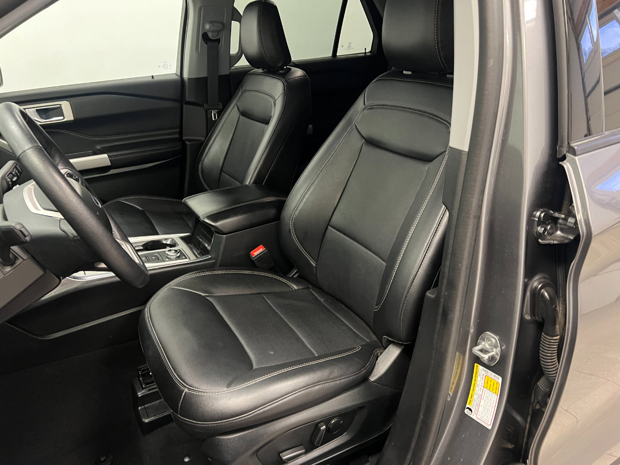 Used 2024 Ford Explorer Limited image 19