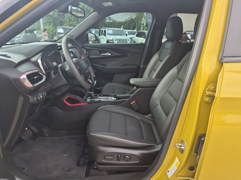 Used 2023 Chevrolet TrailBlazer RS w/ Sun and Liftgate Package FWD image 11