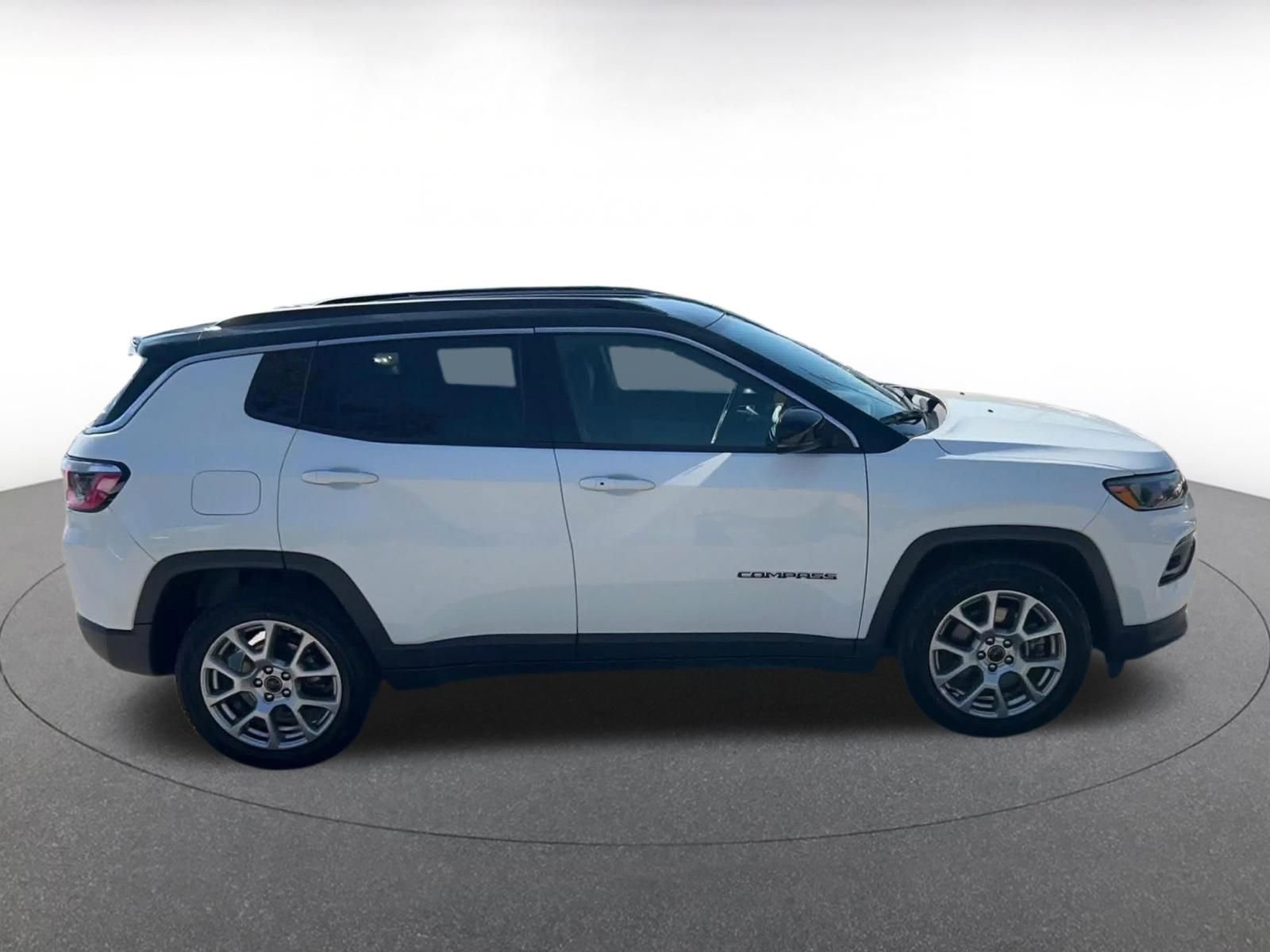 Used 2025 Jeep Compass Limited AWD/4WD image 16