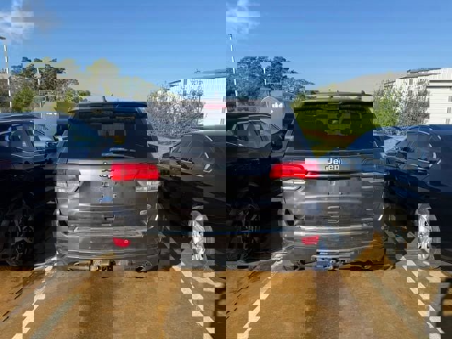 Used 2018 Jeep Grand Cherokee Overland image 4