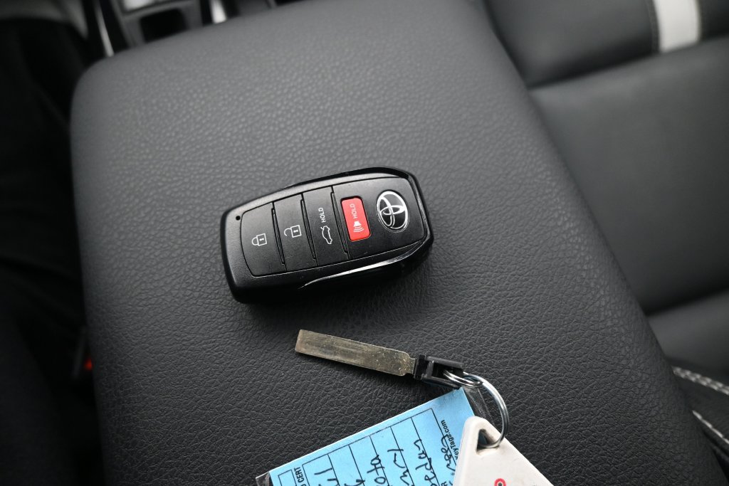 Used 2025 Toyota Camry SE w/ Convenience Package FWD image 21