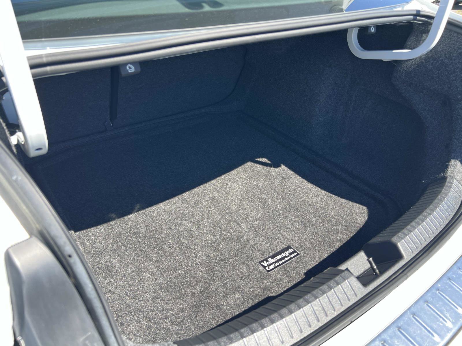 Used 2024 Volkswagen Jetta SE w/ Panoramic Sunroof Package image 22