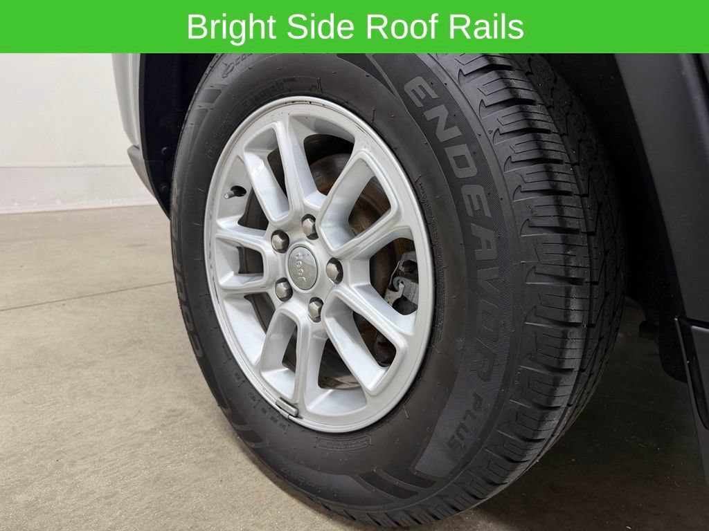 Used 2020 Jeep Grand Cherokee Laredo AWD/4WD image 13