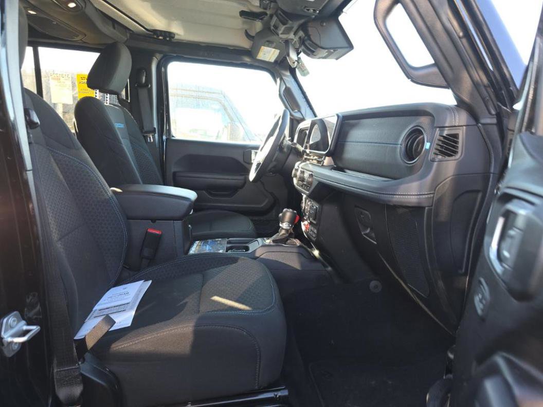 Used 2025 Jeep Wrangler Unlimited Rubicon 4xe w/ Safety Group image 8
