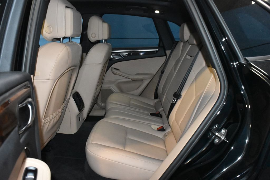 Used 2023 Porsche Macan Turbo image 22