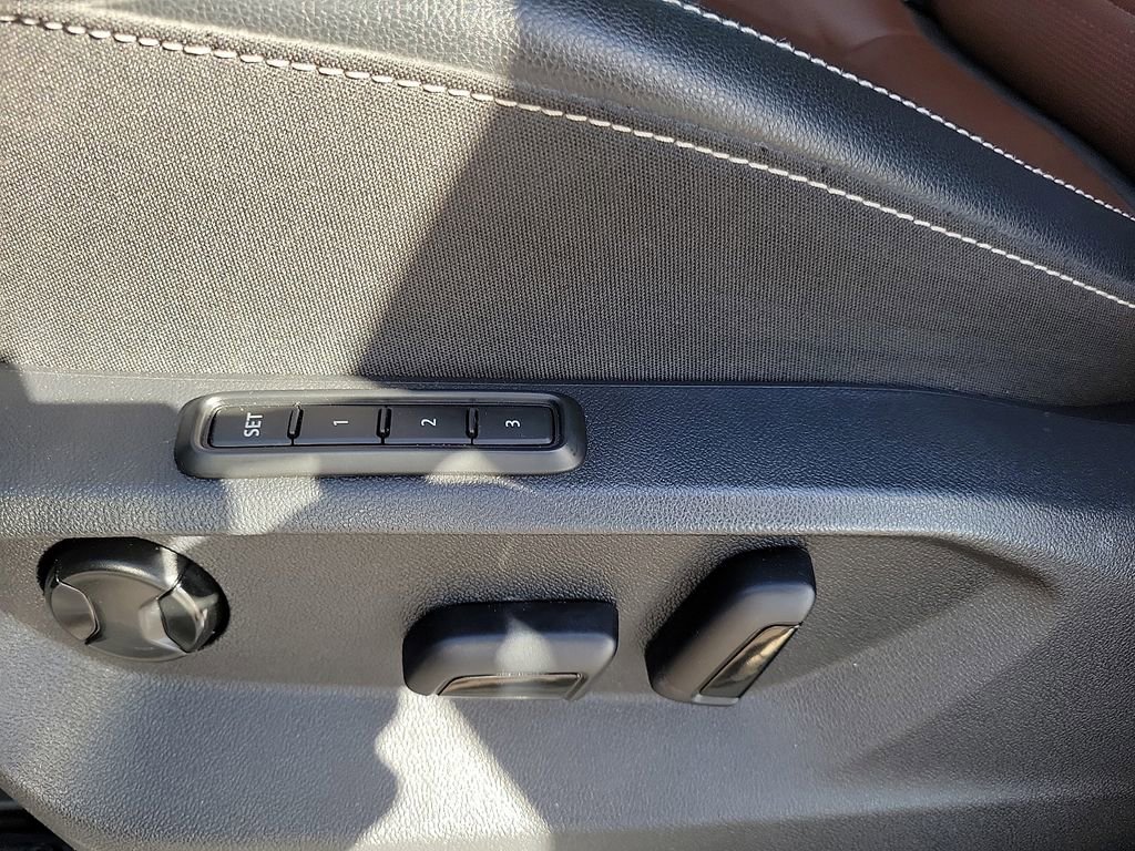 Used 2022 Volkswagen Atlas SEL Premium image 11