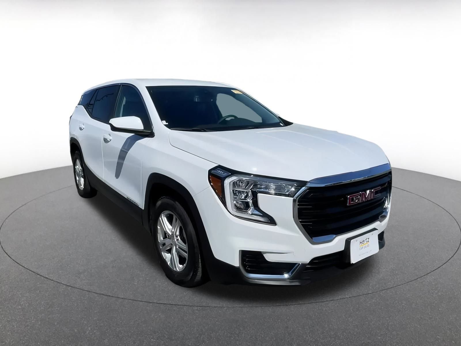 Used 2024 GMC Terrain SLE image 3