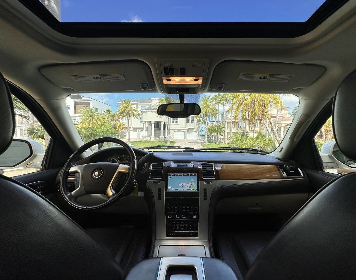 Used 2011 Cadillac Escalade Platinum image 10