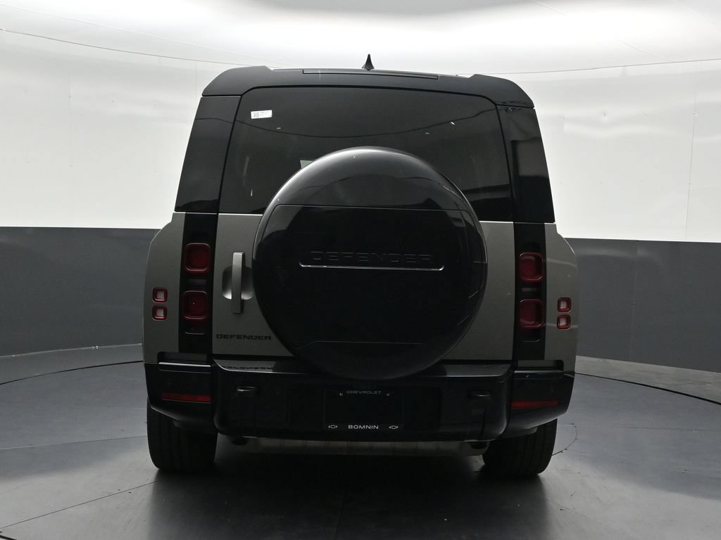 Used 2024 Land Rover Defender 130 X-Dynamic SE AWD/4WD image 4