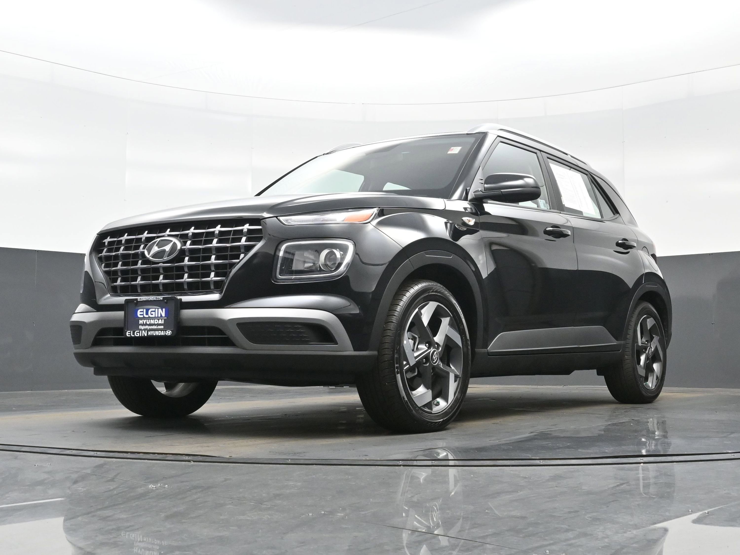 Certified 2025 Hyundai Venue SEL image 26