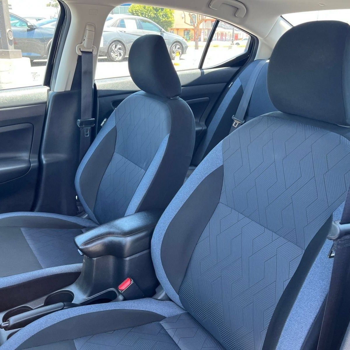 Used 2025 Nissan Versa SV FWD image 32