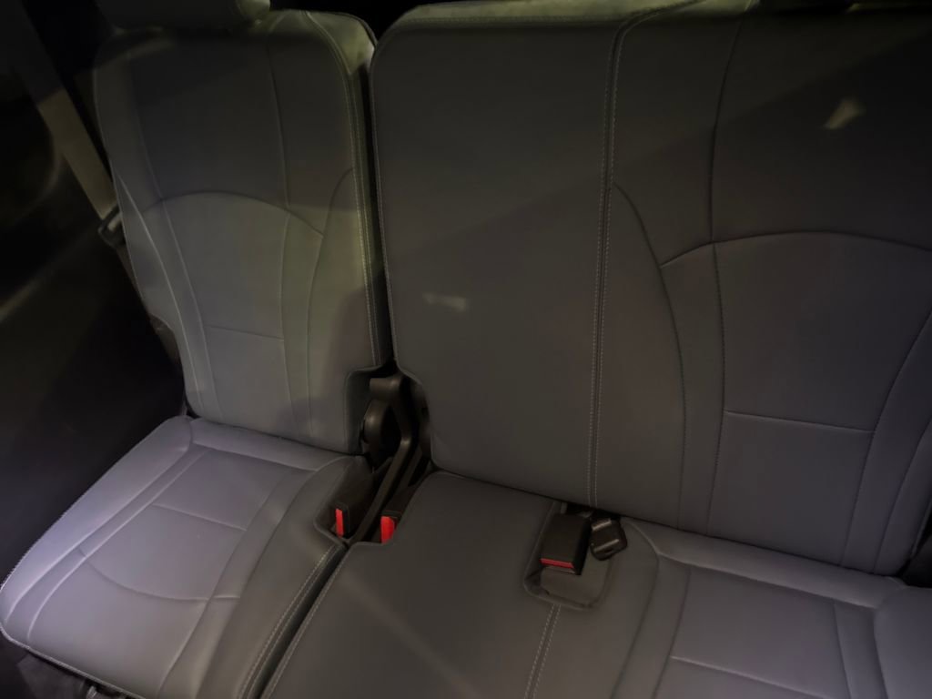 Used 2020 Buick Enclave Premium w/ Sun and Sites Package image 31