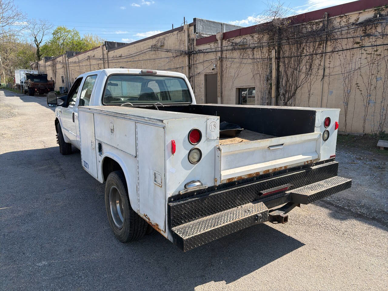 Used 2006 Ford F350 XL image 9