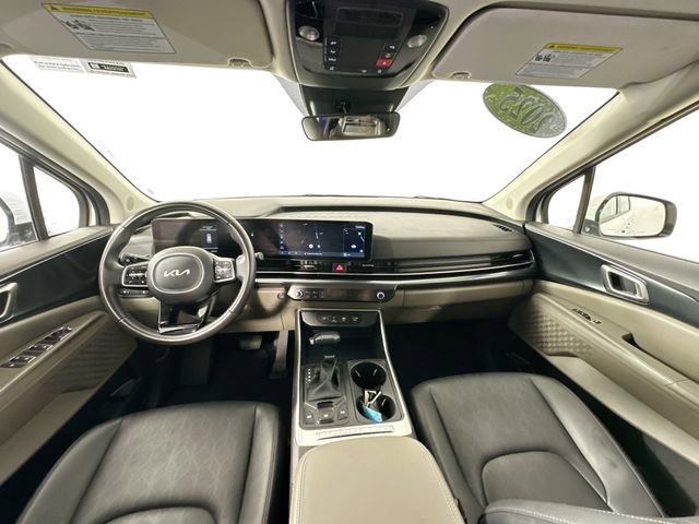Used 2025 Kia Carnival FWD image 3