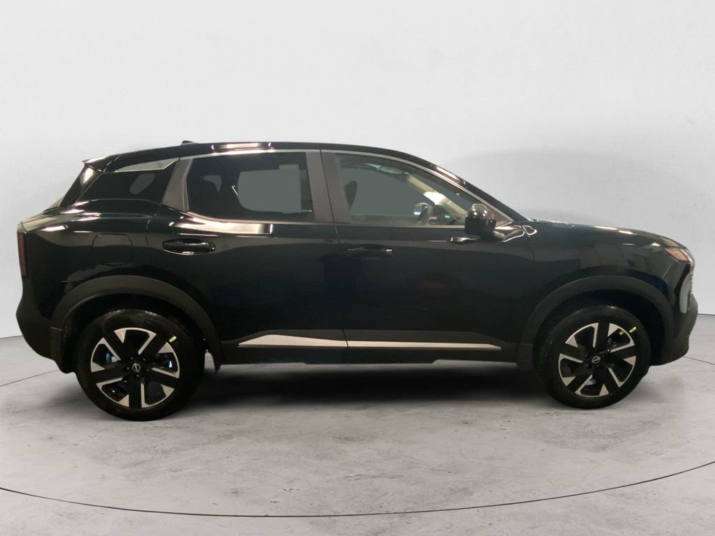 Used 2025 Nissan Kicks SV AWD/4WD image 7