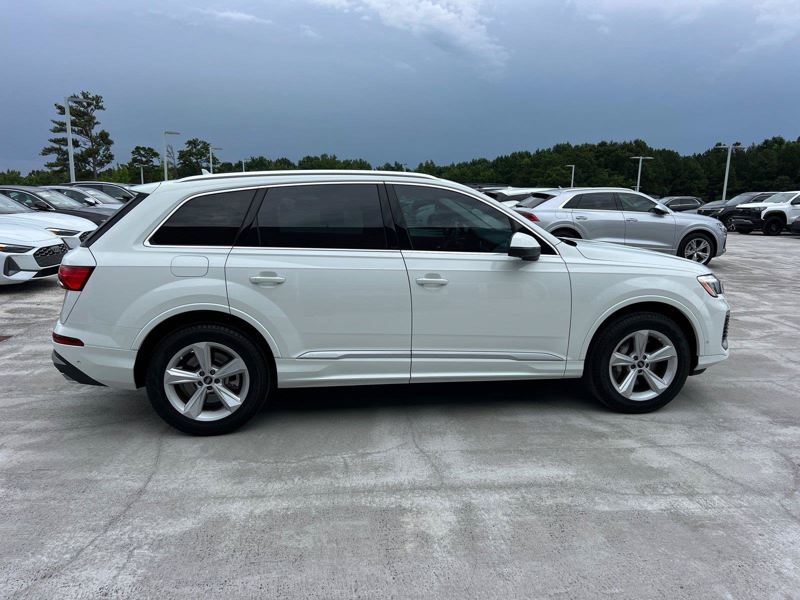 Certified 2025 Audi Q7 3.0T Premium w/ Convenience Package AWD/4WD image 4