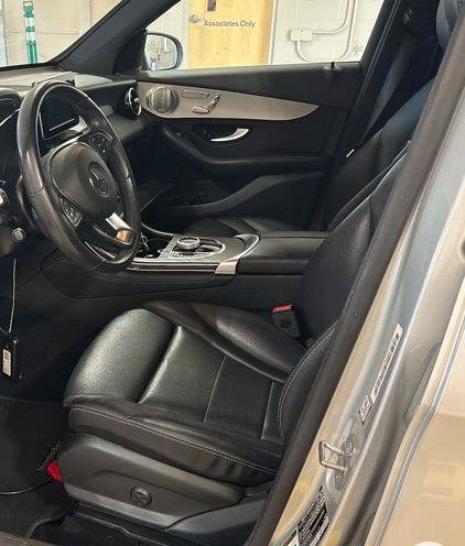 Used 2019 Mercedes-Benz GLC 300 image 3