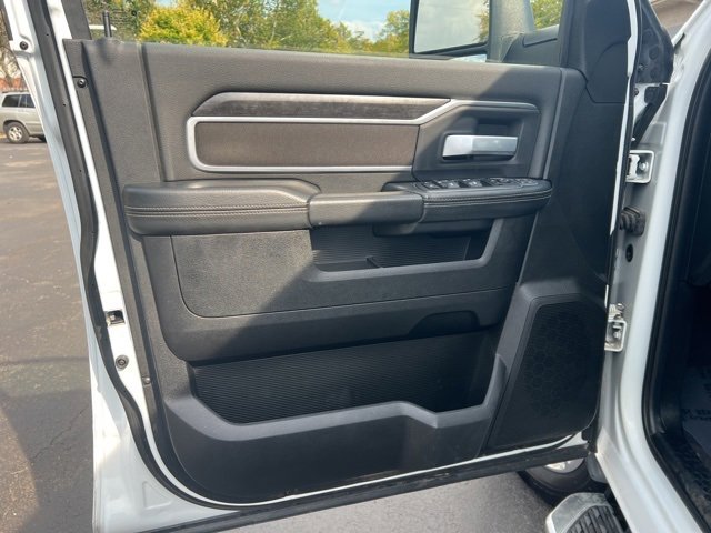 Used 2024 RAM 3500 Big Horn image 24