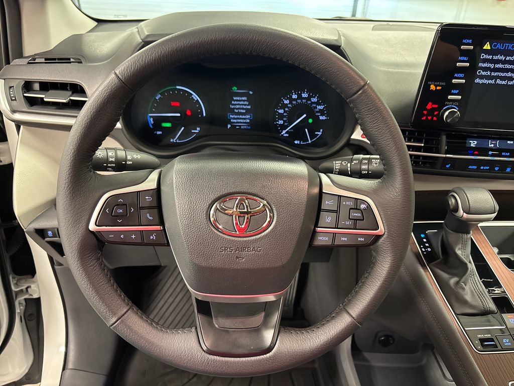 Used 2024 Toyota Sienna XLE FWD image 30