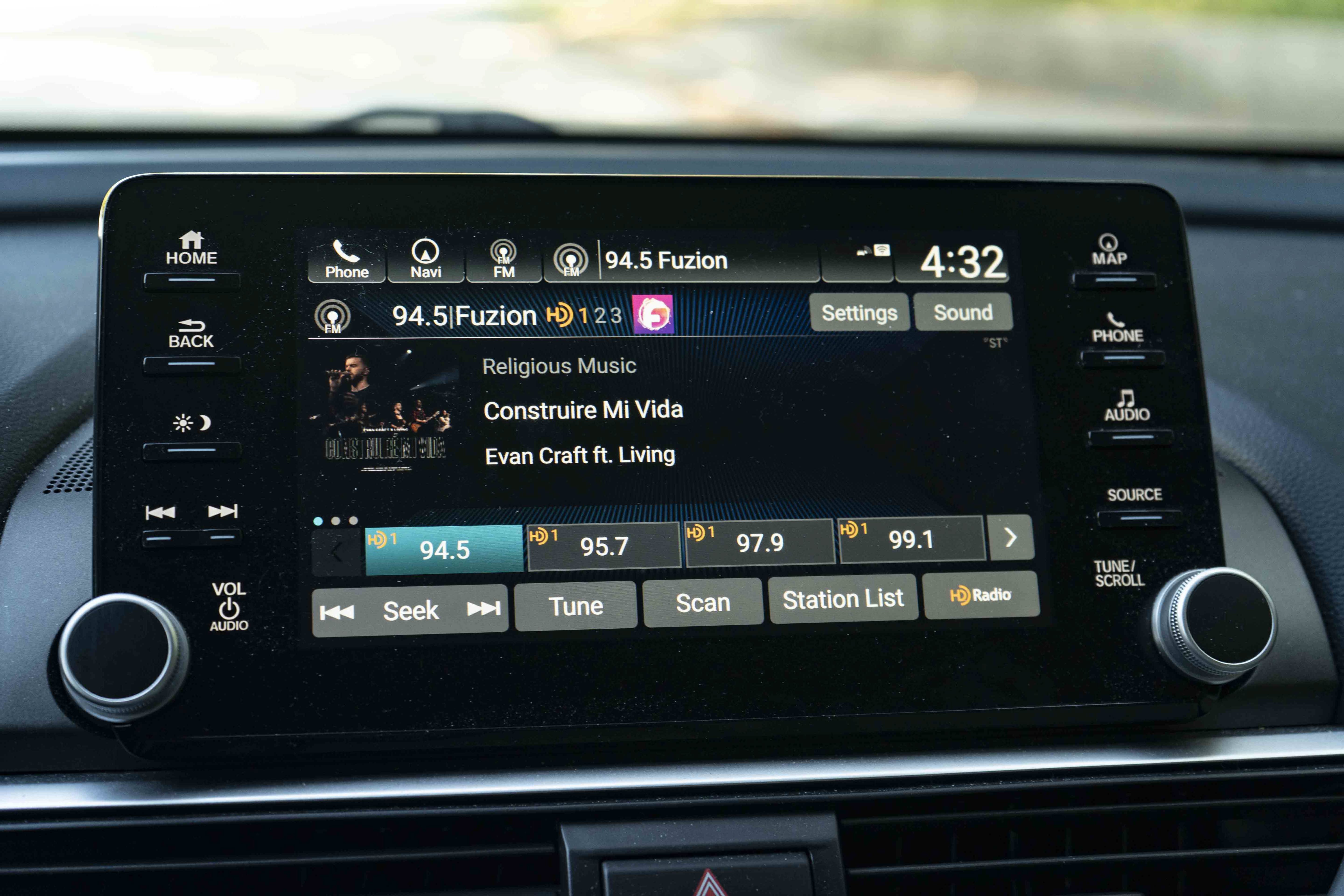 Used 2020 Honda Accord Touring image 30