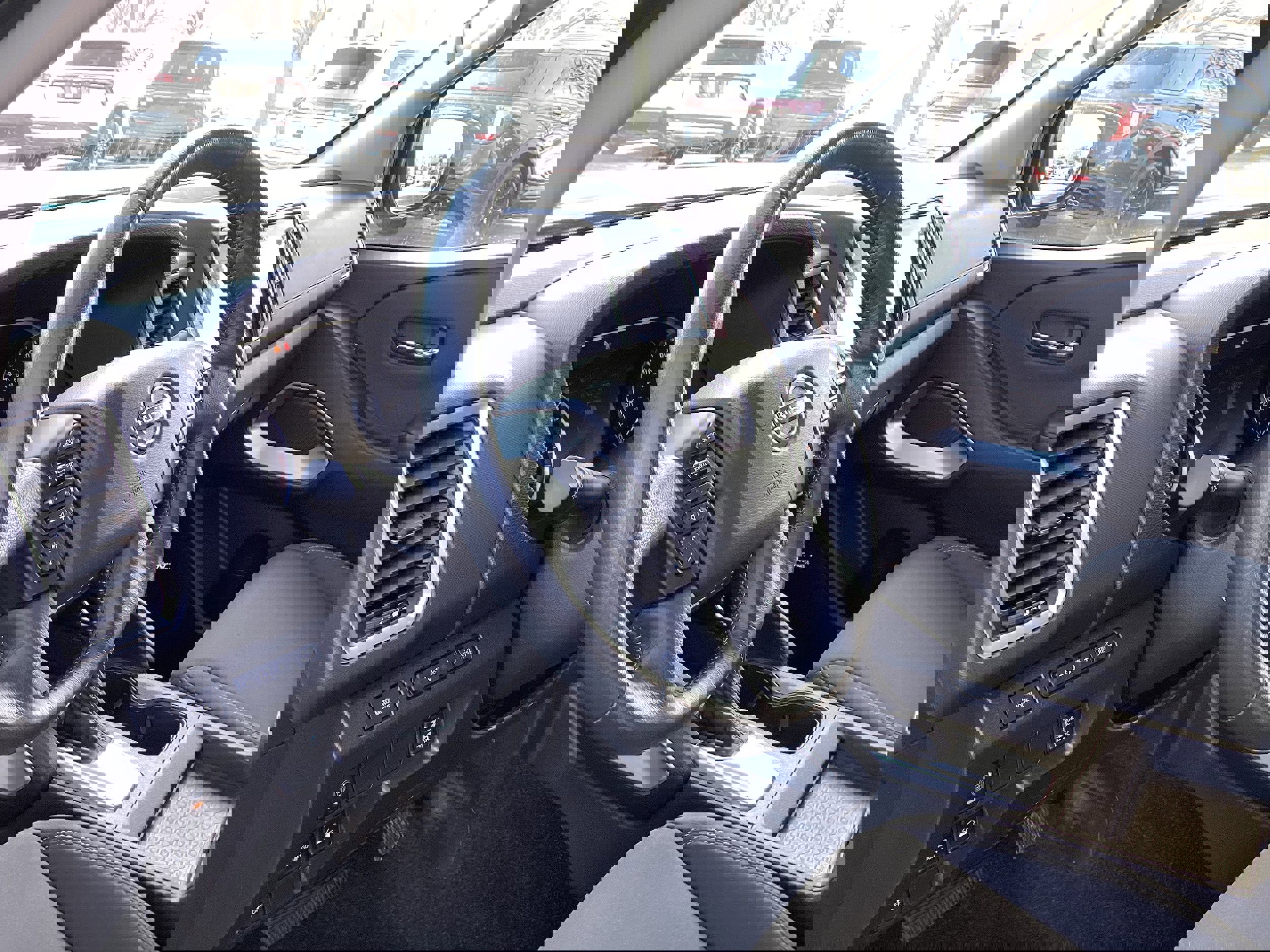 Used 2024 Nissan Frontier SV w/ SV Convenience Package image 11