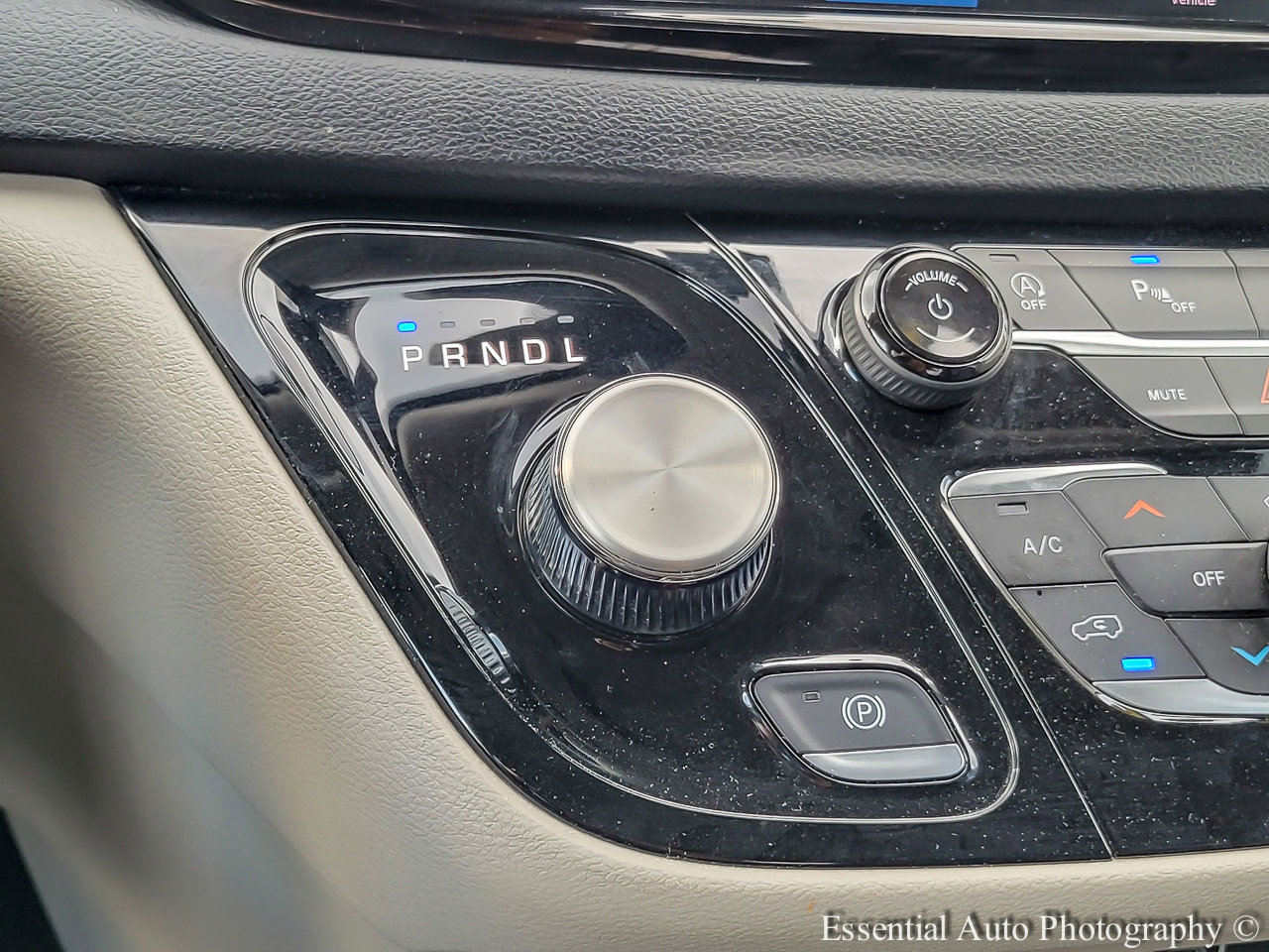 Used 2023 Chrysler Pacifica Touring-L FWD image 21