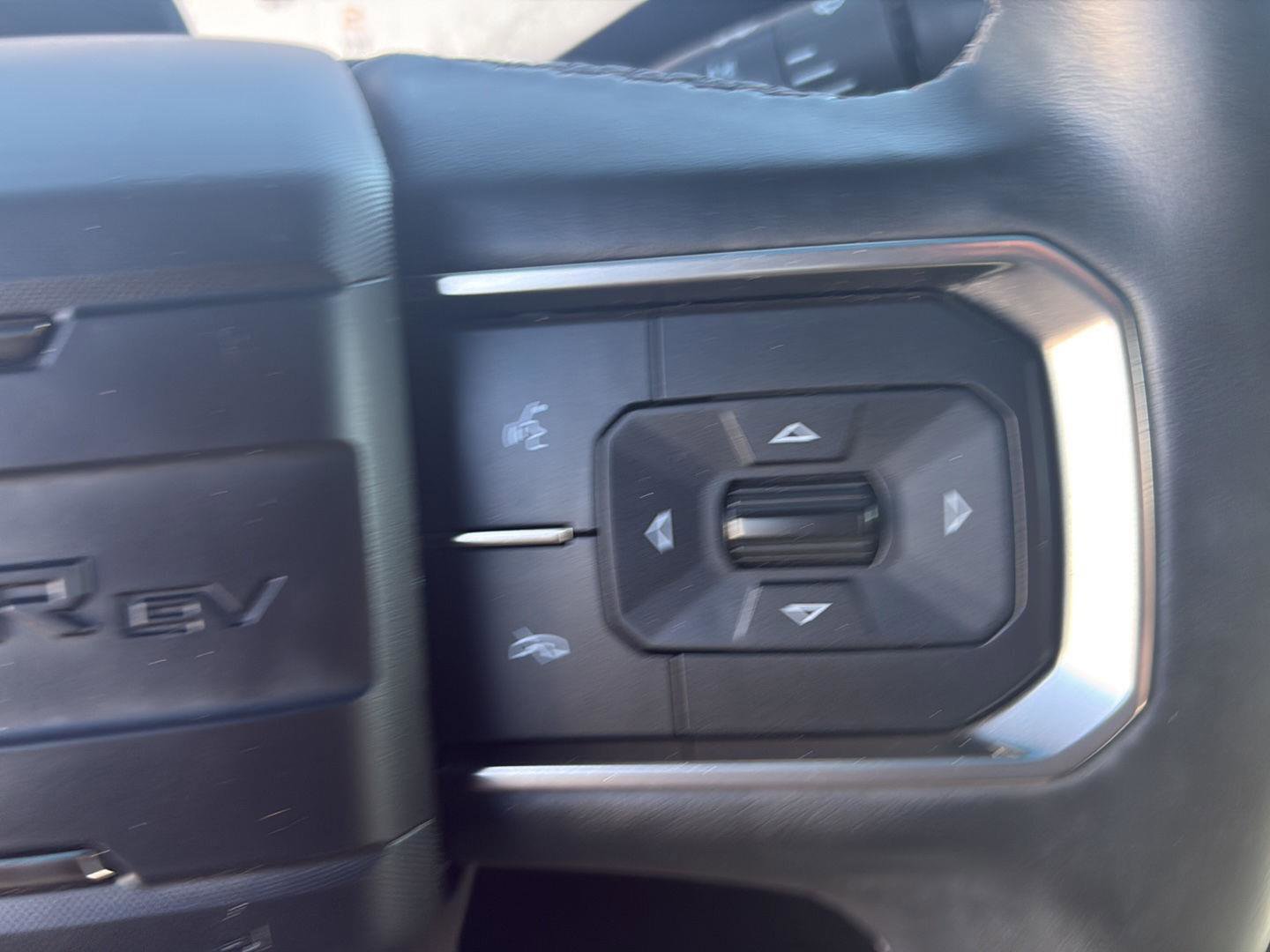 Used 2025 GMC Hummer EV 3X w/ LPO, Dark Essentials Package image 17