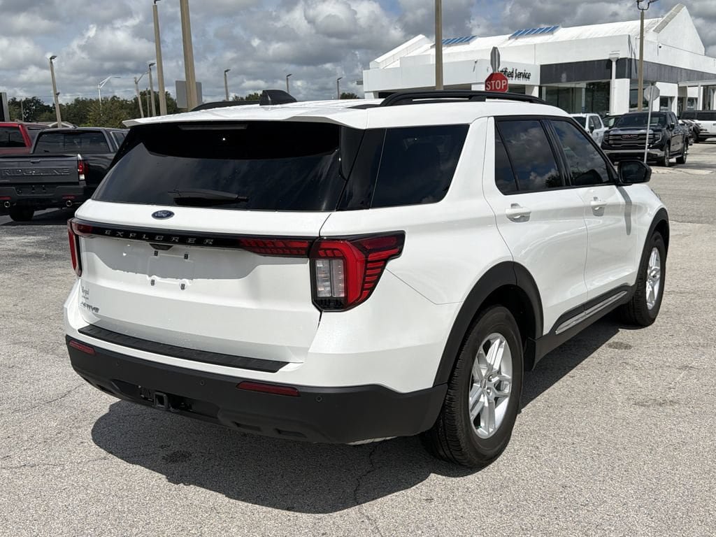 Used 2025 Ford Explorer Active RWD image 4