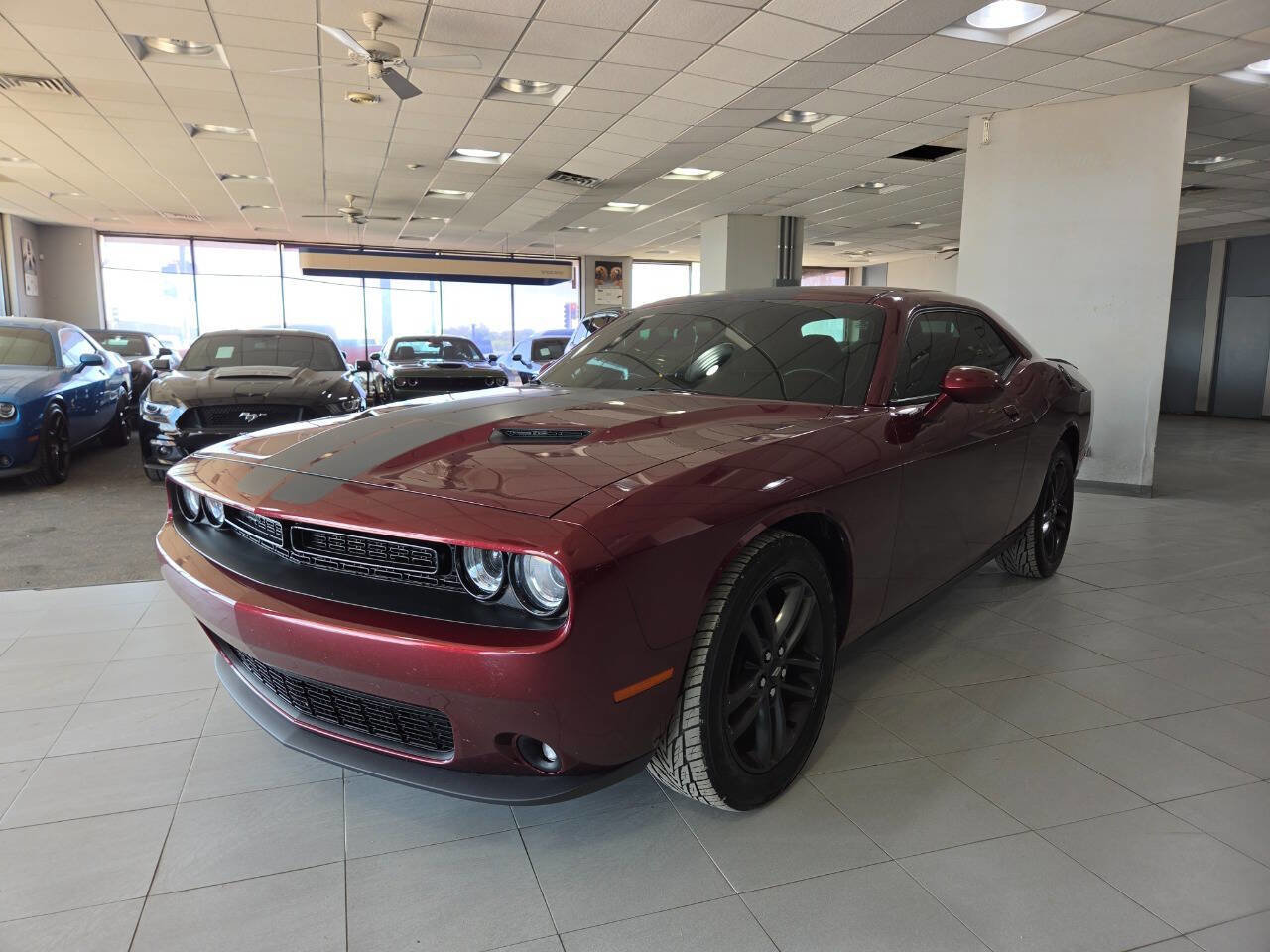 Used 2019 Dodge Challenger SXT w/ Driver Convenience Group AWD/4WD image 3