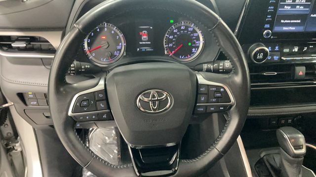 Used 2020 Toyota Highlander LE AWD/4WD image 14