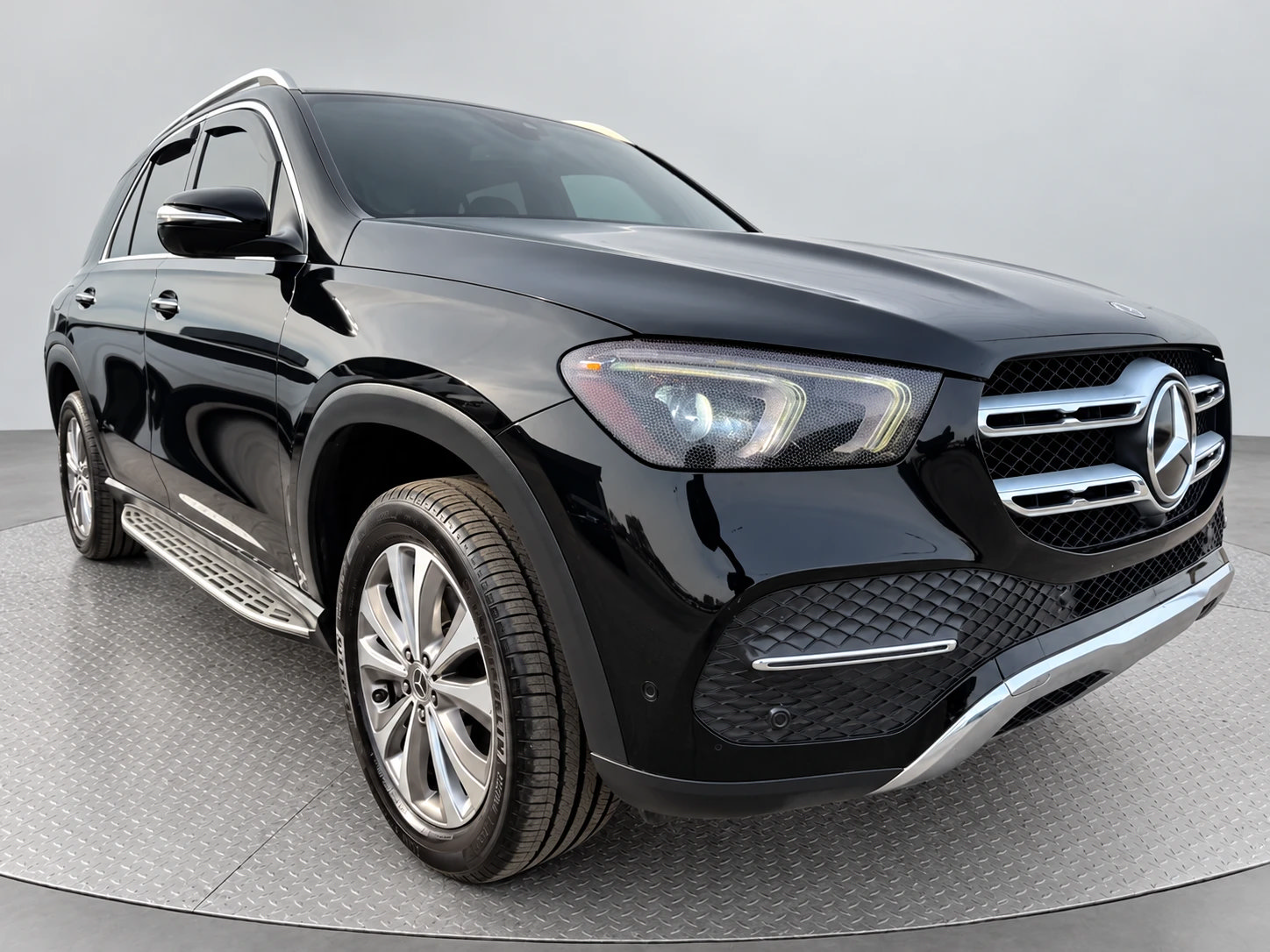 Used 2020 Mercedes-Benz GLE 350 4MATIC w/ Premium Package image 4
