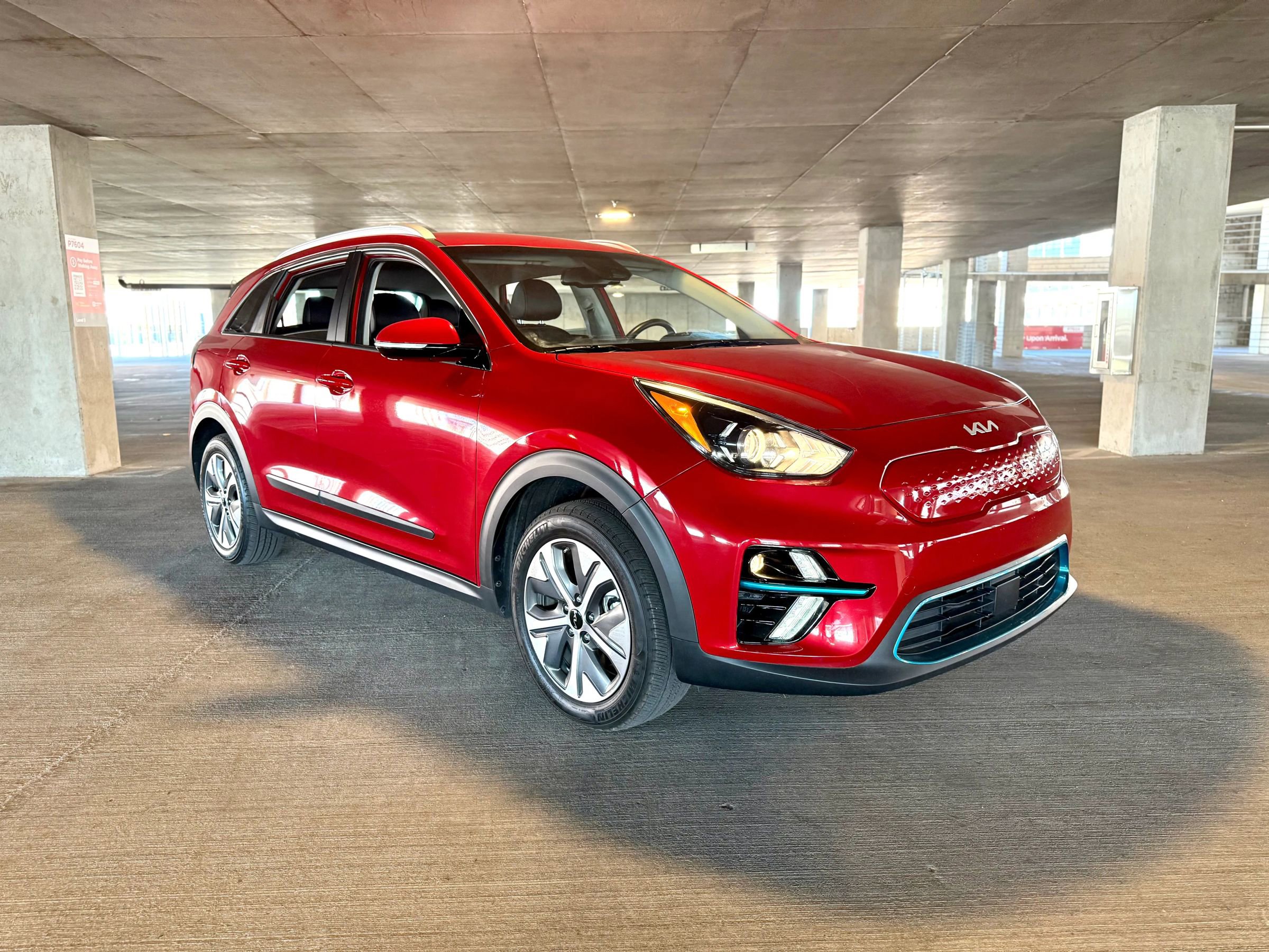 Used 2022 Kia Niro EX image 1