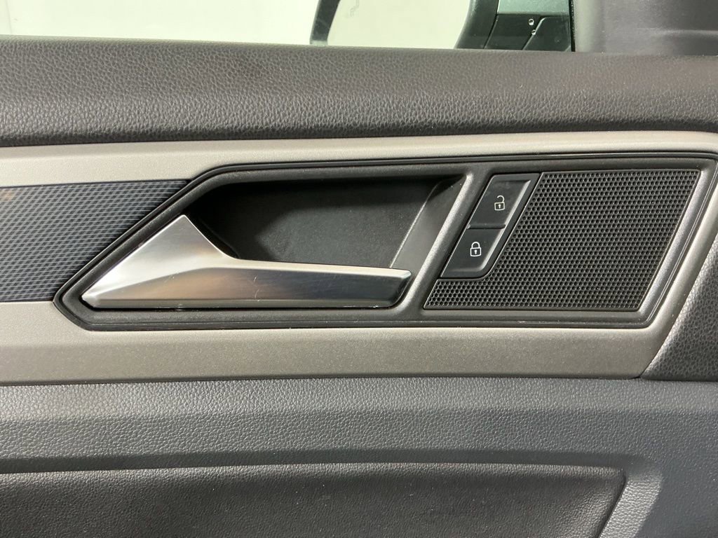 Used 2020 Volkswagen Atlas Cross Sport SE w/ Panoramic Sunroof Package image 23