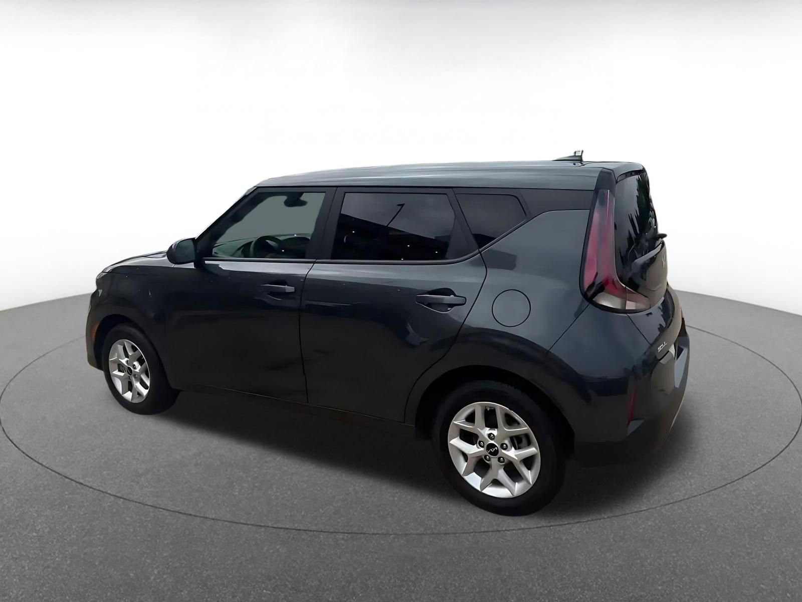 Used 2025 Kia Soul LX w/ LX Technology Package FWD image 10