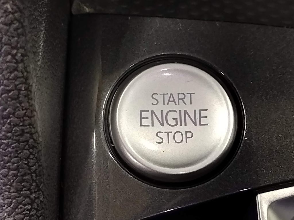 Certified 2024 Volkswagen Tiguan SE image 35