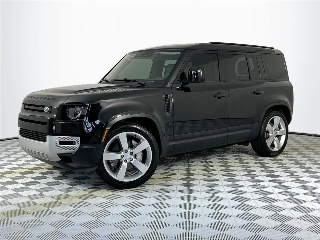 Used 2025 Land Rover Defender 110 S image 1