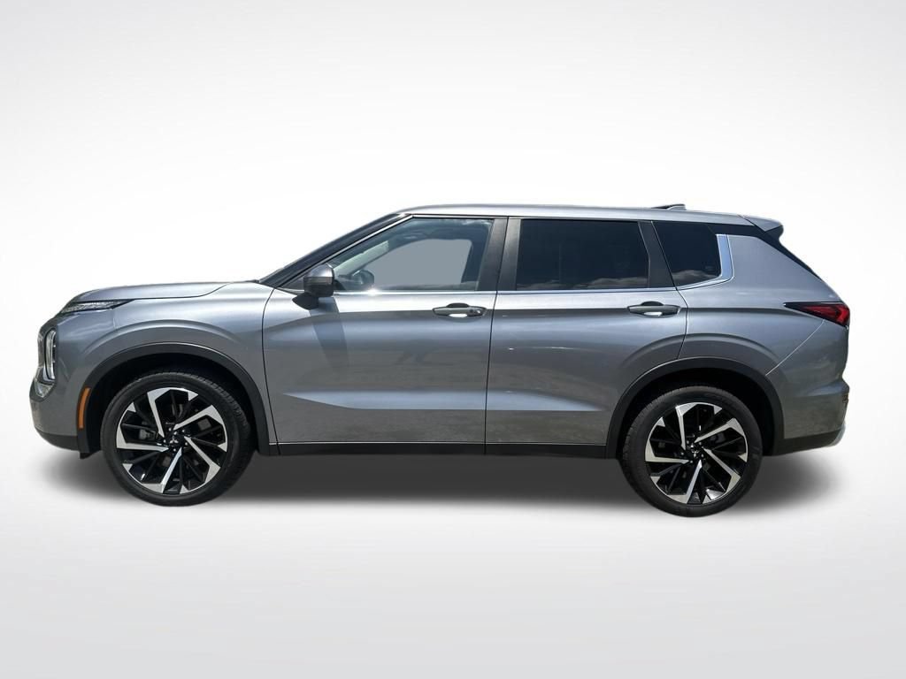 Used 2024 Mitsubishi Outlander SE AWD/4WD image 2