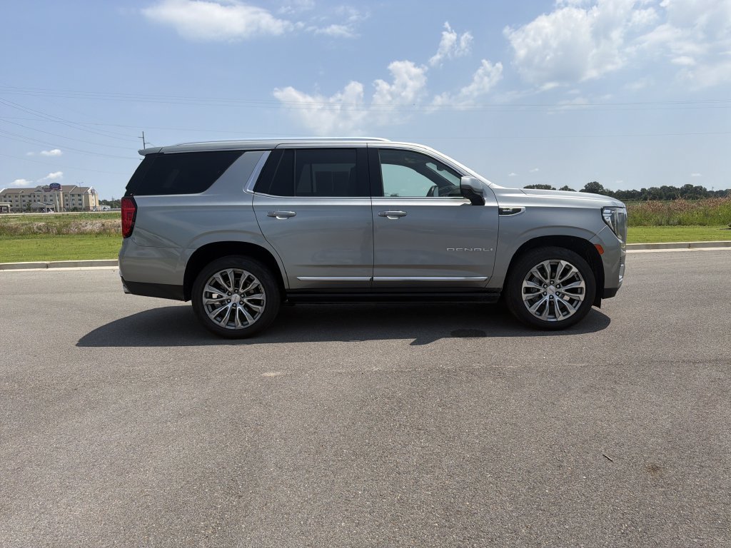 Used 2023 GMC Yukon Denali RWD image 6