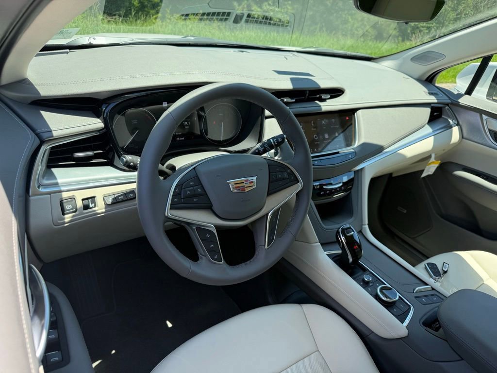 New 2026 Cadillac XT5 Premium Luxury FWD image 3