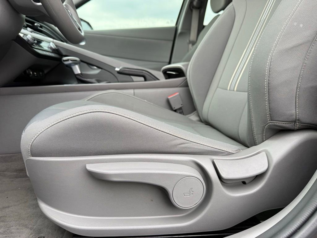 Used 2024 Hyundai Elantra SEL FWD image 9