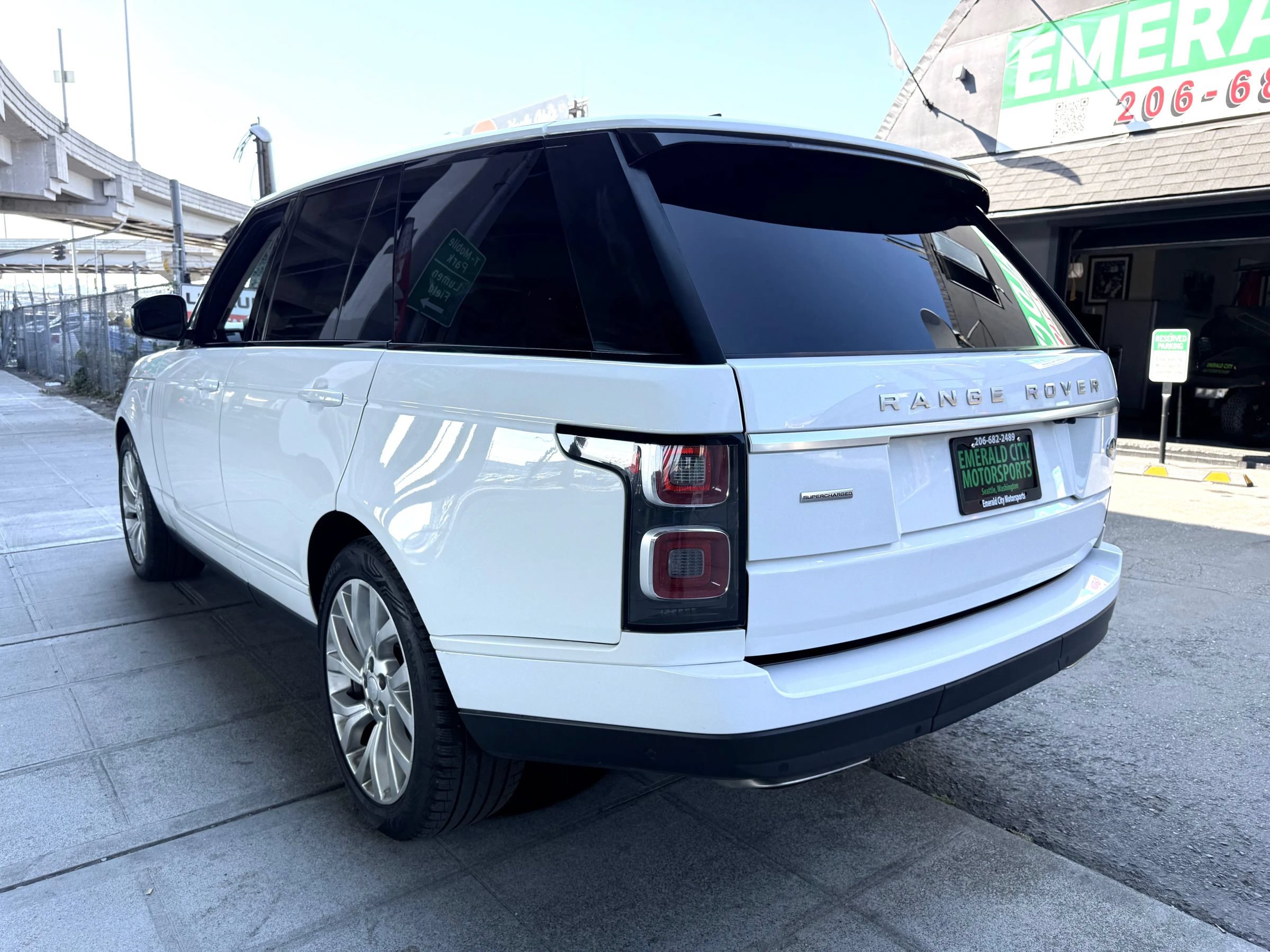 Used 2018 Land Rover Range Rover Supercharged AWD/4WD image 6