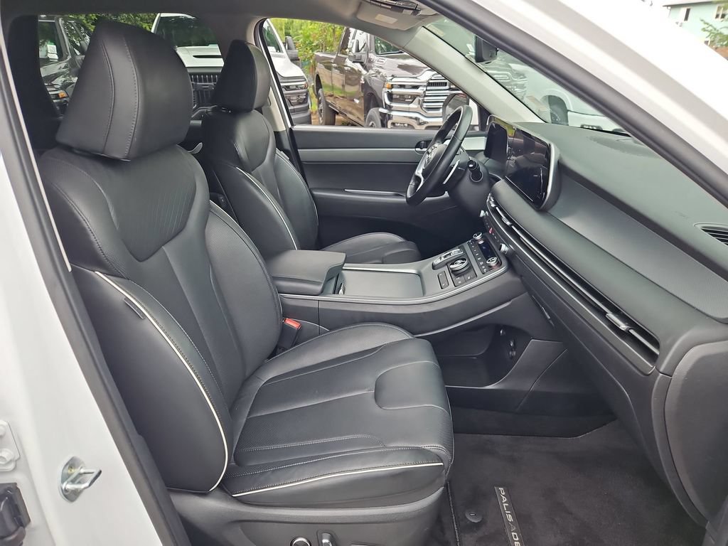 Used 2023 Hyundai Palisade SEL FWD image 16