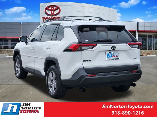 Used 2025 Toyota RAV4 XLE w/ Convenience Package FWD image 8