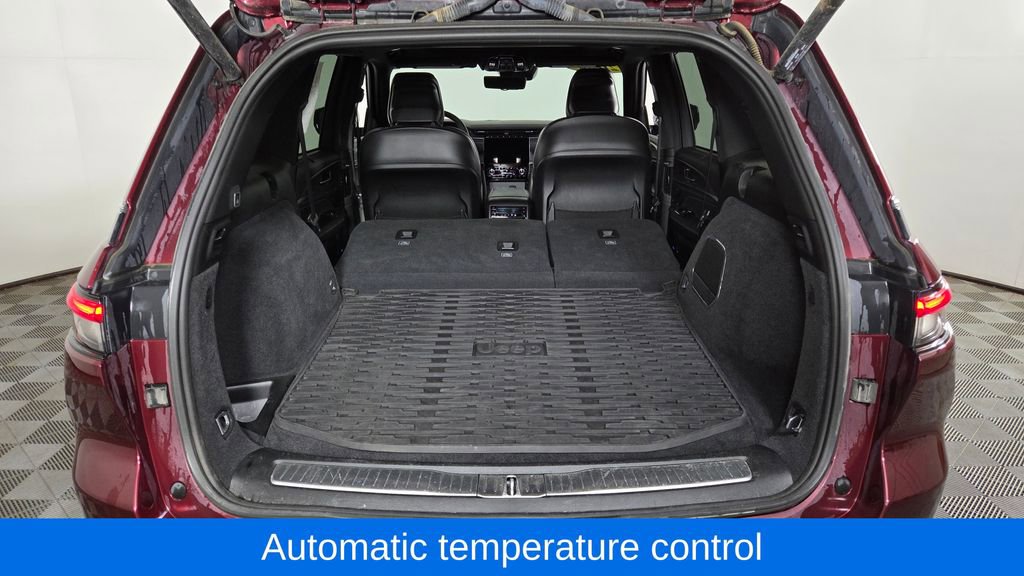 Used 2022 Jeep Grand Cherokee Overland w/ Luxury Tech Group IV image 12